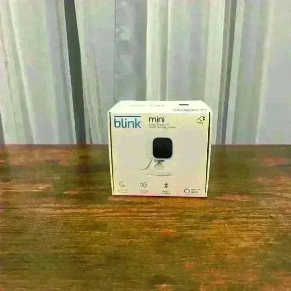 New Blink Mini Indoor Plug-In Smart Security Camera Day & Night Two-Way White - Picture 5 of 7